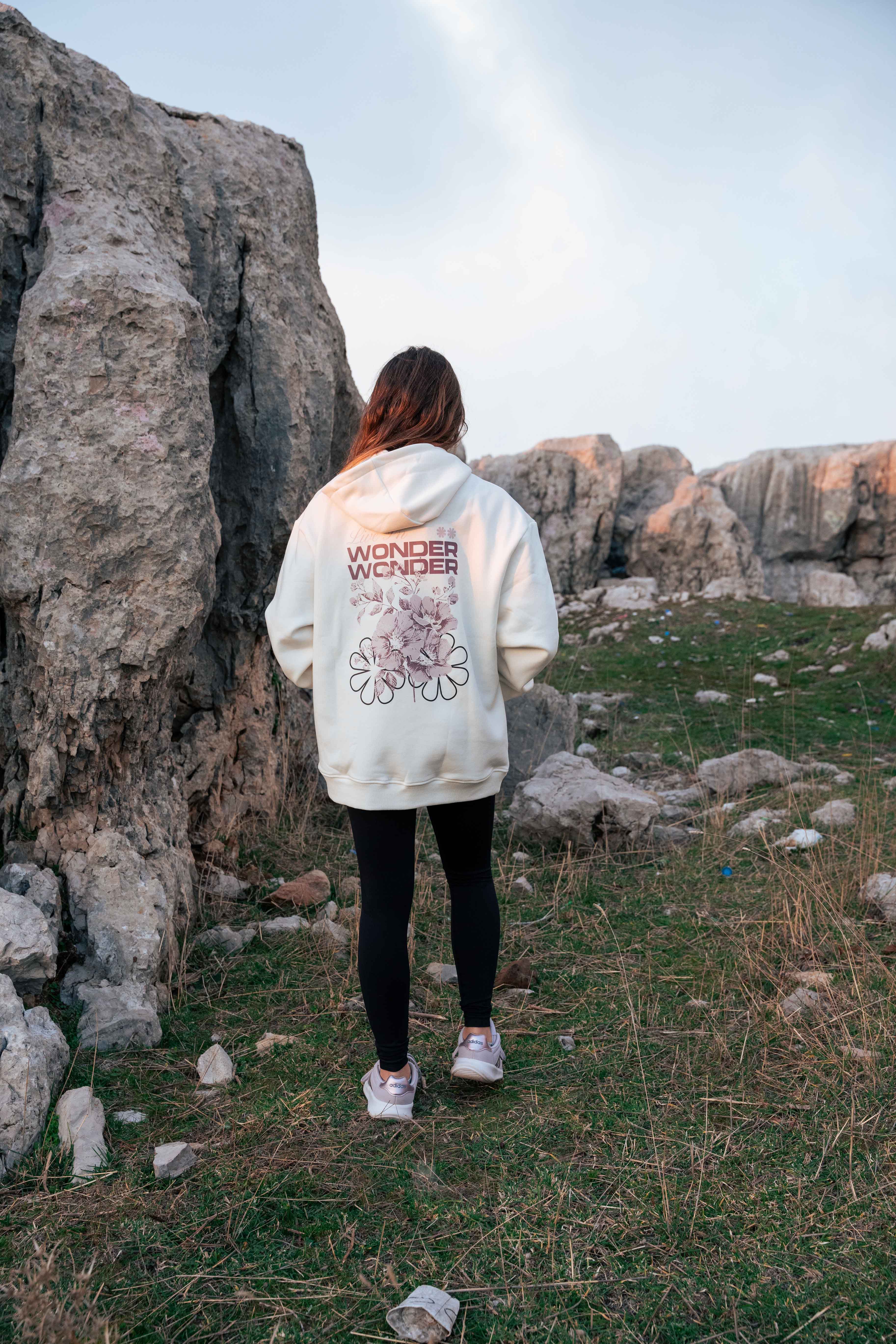 Live in Wonder - Relaxed fit hoodie white